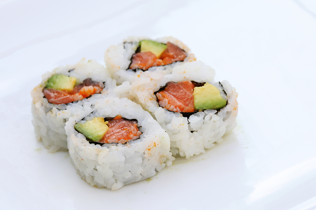Spicy Salmon Sushi Roll 2 Rolls (16 Pieces)